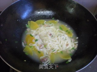 南瓜香肠面条的做法步骤：13