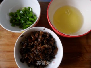 酸辣鸭血豆腐汤的做法步骤：2