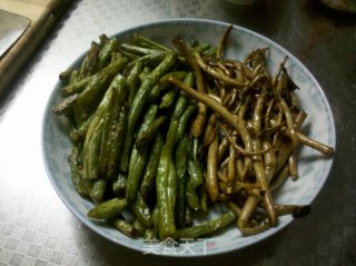茶树菇干煸豆角的做法步骤：4