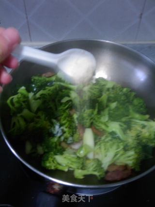 腊肠炒花菜的做法步骤：7