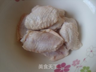 酒焖鸡翅的做法步骤：1