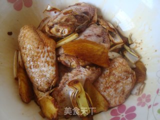 酒焖鸡翅的做法步骤：2