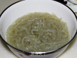 凉拌宽粉菠菜的做法步骤：2