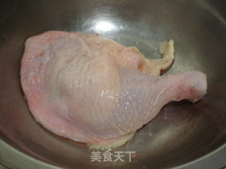 香菇炖鸡腿的做法步骤：1