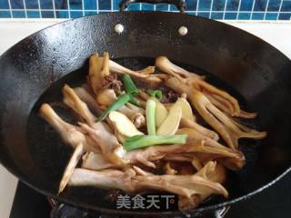 红烧鸭爪的做法步骤：6