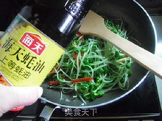 新手AB小炒—红椒炒绿芽的做法步骤：8