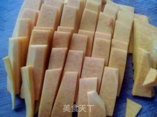 南瓜小米粥的做法步骤：1
