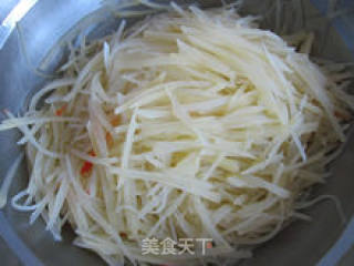 开胃的——炝拌土豆丝的做法步骤：2