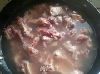 糖醋小排的做法步骤：1