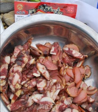 大头菜炒腊肉的做法步骤：2