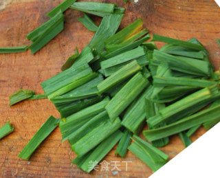 大头菜炒腊肉的做法步骤：3