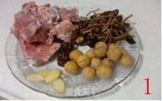 茶树菇板栗骨头老火汤的做法步骤：1