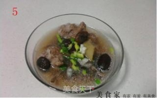 茶树菇板栗骨头老火汤的做法步骤：5