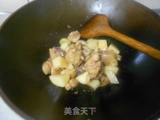 土豆炒鸡肉的做法步骤：5