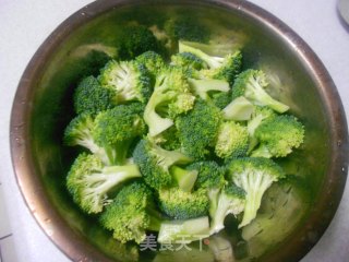 蒜炒花菜的做法步骤：1