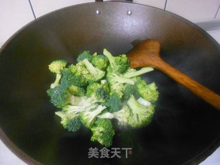 蒜炒花菜的做法步骤：3