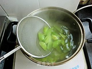 蚝油莴笋炒鸡腿菇的做法步骤：4