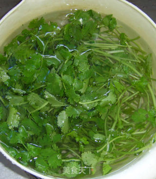 香菜肉馅大馄饨的做法步骤：2