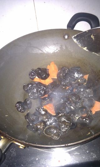 木耳炒蛋的做法步骤：5