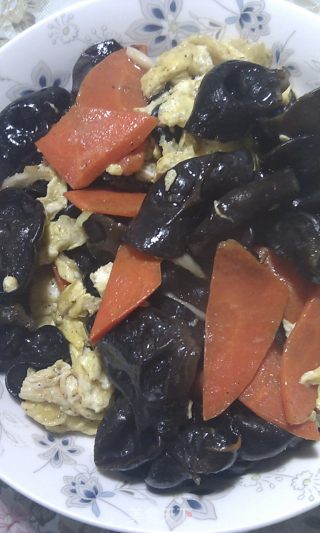 木耳炒蛋的做法步骤：7