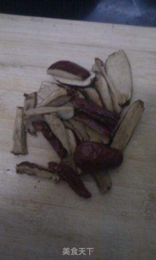 红枣银耳冰糖粥的做法步骤：2