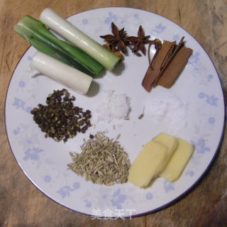 老董家加州牛肉面口味红烧牛肉的做法步骤：1