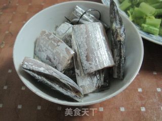 香芹带鱼的做法步骤：2