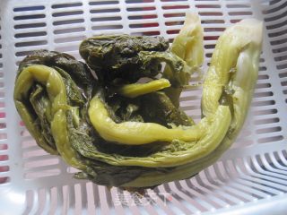 酸菜肉包的做法步骤：3
