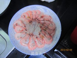 蒜蓉粉丝蒸虾的做法步骤：2