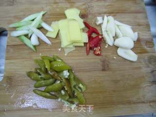 下饭菜之泡椒鸡胗的做法步骤：1