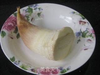 咸肉片煲春笋的做法步骤：1