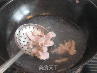 咸肉片煲春笋的做法步骤：3