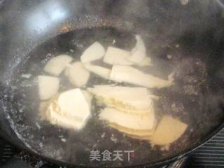 咸肉片煲春笋的做法步骤：4