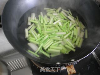芹菜炒肉丝的做法步骤：6