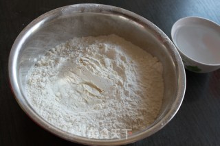 荠菜饺子的做法步骤：1