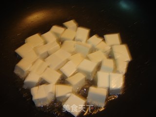 简单易做的“豆腐焖蘑菇”的做法步骤：4