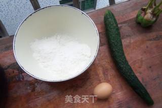 蛋香青瓜饼的做法步骤：1