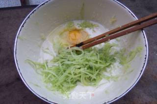 蛋香青瓜饼的做法步骤：2