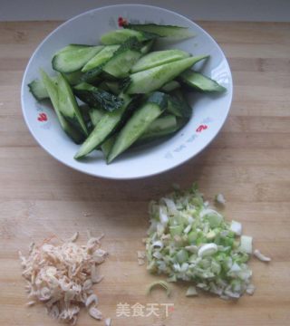 鸡蛋炒黄瓜的做法步骤：1