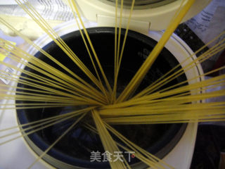 奶香茄汁意面的做法步骤：4