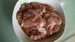 生煎椒盐鸡腿的做法步骤：1