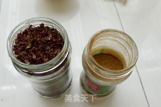 DIY简易美味辣椒油的做法步骤：2