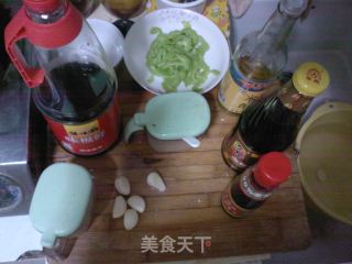 家常凉拌苦瓜的做法步骤：2