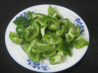 腊肉炒青椒的做法步骤：2