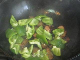 腊肉炒青椒的做法步骤：4