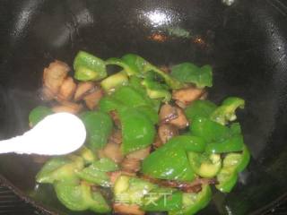 腊肉炒青椒的做法步骤：5