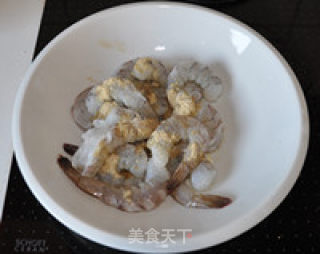 下午小点心---凤尾虾的做法步骤：2