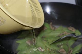 简单家常菜---莴笋炒肉的做法步骤：6