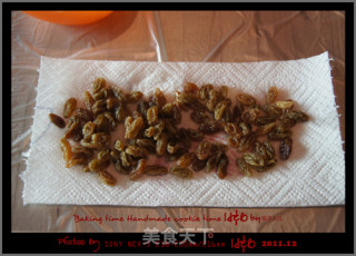 【我的烘培时间】酸酸甜甜酥酥脆脆---葡萄干、蔓越莓干夹心圆饼干的做法步骤：4