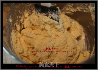 【我的烘培时间】酸酸甜甜酥酥脆脆---葡萄干、蔓越莓干夹心圆饼干的做法步骤：17